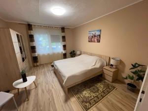 Posteľ alebo postele v izbe v ubytovaní Holiday home Fonyod 10