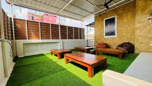 Khu vực ghế ngồi tại BUNK HUB hostel