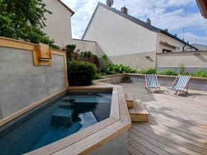Bazén v ubytování Hotel u Budvaru nebo v jeho okolí