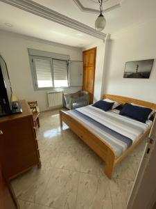 a bedroom with a large bed in a room at bel appart mosta in Mostaganem