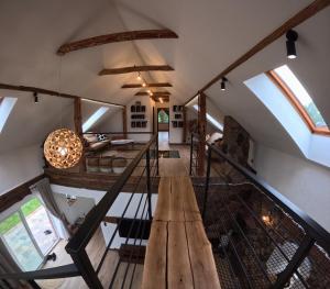 an overhead view of a loft with a wooden bench at Miejski Las 8 in Mrągowo