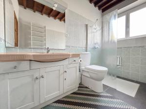 a white bathroom with a toilet and a sink at Séjour champêtre à la ferme près de Pau in La Celle-sous-Gouzon +44 photos