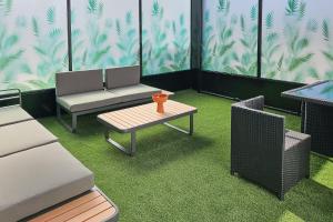 Posezení v ubytování Ro's Lil Suites San Juan Alicante