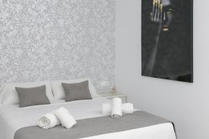 Postel nebo postele na pokoji v ubytování Ro's Lil Suites San Juan Alicante
