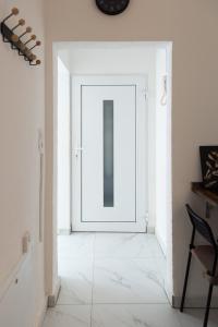Φωτογραφία από το άλμπουμ του Nord-Apartment 7 I 2 Zimmer mit Regendusche, Bettwäsche & WLAN σε Μπρέμερχαφεν
