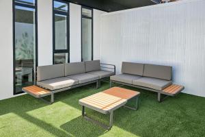 Posezení v ubytování Ro's Lil Suites San Juan Alicante