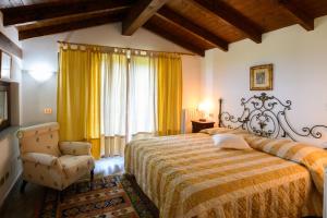 a bedroom with a bed and a chair at Villa Gia in Someraro