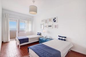 En eller flere senge i et værelse på Apartamento Mar Azul - Quarteira