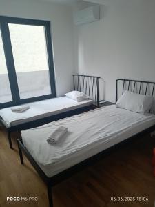 Ένα ή περισσότερα κρεβάτια σε δωμάτιο στο Skopje City Apartment 5