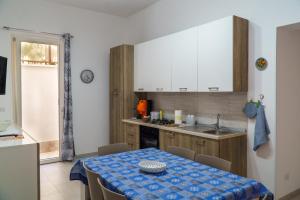 a kitchen with a table with a blue table cloth on it at Boulevard Holiday in Avola
