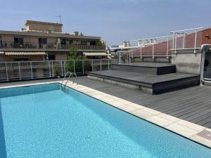 Bazén v ubytování Adagio Nice Centre nebo v jeho okolí