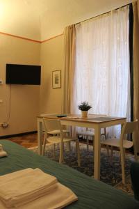 TV a/nebo společenská místnost v ubytování Sancti Temporary Home Urbino