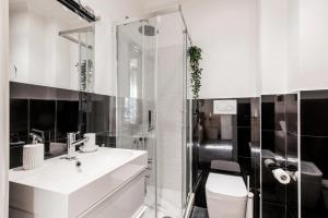 A bathroom at The Best Rent - Apartment in Testaccio district Még 18 kép