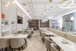 a row of tables and chairs in a restaurant at Atour Hotel Industrial Park Dongsha Lake in Suzhou