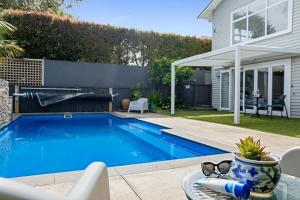Piscina di Amaroo - poolside studio near Pukekura Park o nelle vicinanze