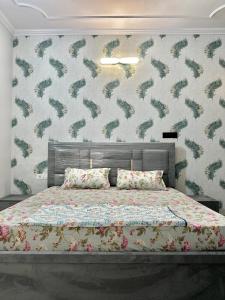 Una cama o camas en una habitación de Mojo house jaipur