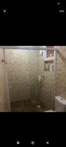 a bathroom with a glass shower with a toilet at Cabana Invernador II in Urubici