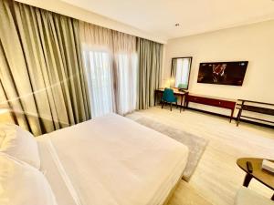 Postel nebo postele na pokoji v ubytování Porto Sokhna Beach Resort