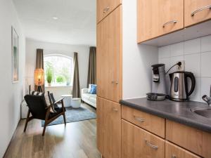 Η κουζίνα ή μικρή κουζίνα στο Apartment by the Sea, Pet-Friendly Retreat