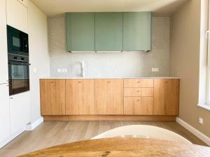 Кухня или мини-кухня в Mint Apartments Seaside
