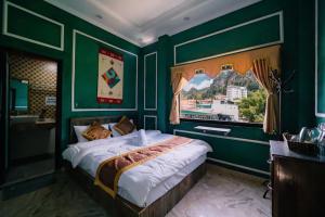 Postel nebo postele na pokoji v ubytování Ma Pi Leng Hotel