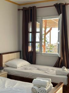 Postel nebo postele na pokoji v ubytování Vista Maris Hotel