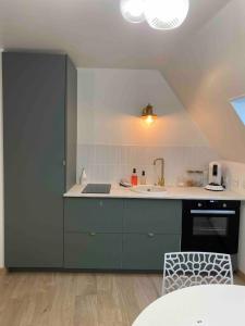 Kuchyň nebo kuchyňský kout v ubytování Duplex en plein coeur de Dieppe + 3 fotografie