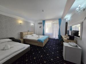 En eller flere senge i et værelse på Armsea Mamaia Nord + 24 billeder