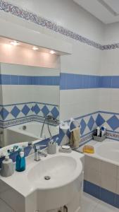 Ένα μπάνιο στο Dar Narcisse