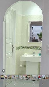 Ένα μπάνιο στο Dar Narcisse