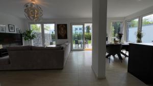 Χώρος καθιστικού στο Luxuriöse Wohlfühloase im Neusser Stadionviertel - BLNM APARTMENTS