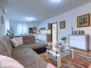 Kuchyň nebo kuchyňský kout v ubytování Apartment Cekić-2 by Interhome