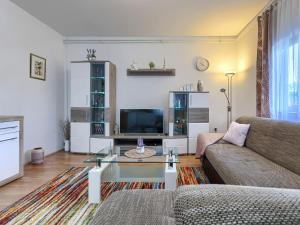 TV a/nebo společenská místnost v ubytování Apartment Cekić-2 by Interhome