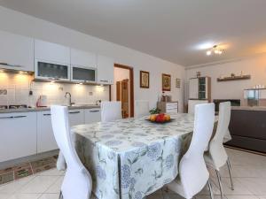 Kuchyň nebo kuchyňský kout v ubytování Apartment Cekić-2 by Interhome