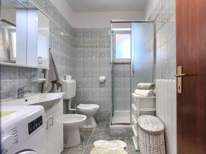 Koupelna v ubytování Apartment Cekić-2 by Interhome