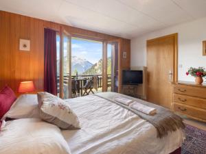 Postel nebo postele na pokoji v ubytování Apartment Beausoleil 14 by Interhome + 19 fotografií