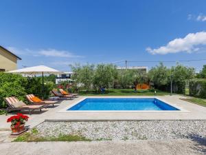 Bazén v ubytování Apartment Chiara by Interhome nebo v jeho okolí