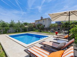 Bazén v ubytování Apartment Chiara by Interhome nebo v jeho okolí