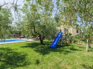 Bazén v ubytování Apartment Chiara by Interhome nebo v jeho okolí
