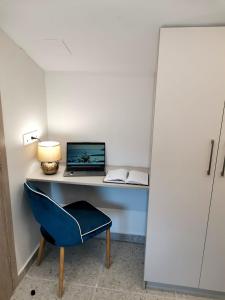 Televízia a/alebo spoločenská miestnosť v ubytovaní JeSea Home