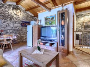 TV a/nebo společenská místnost v ubytování Holiday Home Pinezici-2 by Interhome + 31 fotografií