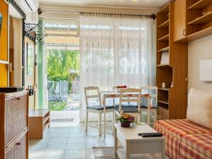 Kuchyňa alebo kuchynka v ubytovaní Holiday Home Piccola by Interhome