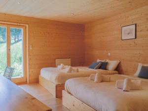 Postel nebo postele na pokoji v ubytování Chalet Woovim 14-3 by Interhome