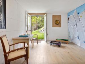 Biliár nebo kulečník v ubytování Apartment Haimavati by Interhome