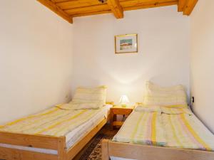 Postel nebo postele na pokoji v ubytování Holiday Home Szijartó by Interhome