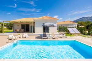 Πισίνα στο ή κοντά στο Villa Tania Ena