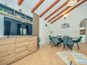 Kuchyň nebo kuchyňský kout v ubytování Holiday Home Jolumar by Interhome