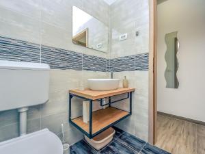 Koupelna v ubytování Holiday Home Jolumar by Interhome