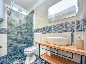 Koupelna v ubytování Holiday Home Jolumar by Interhome
