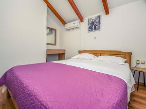 Postel nebo postele na pokoji v ubytování Holiday Home Jolumar by Interhome